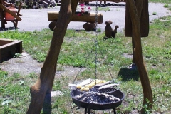 Bilder-Dreifuß-mit-Forellen