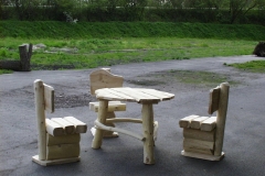 Bilder-Tisch-rund-Stühle-I